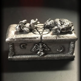 Swaddled and Bestial Offerings by Effincool Miniatures
